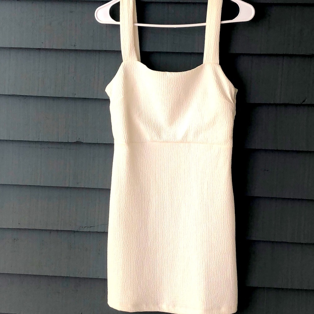 💃🏻💃🏻💃🏻 URBAN OUTFITTERS SEXY WHITE MINIDRESS SIZE S PERFECT SUMMER DRESS